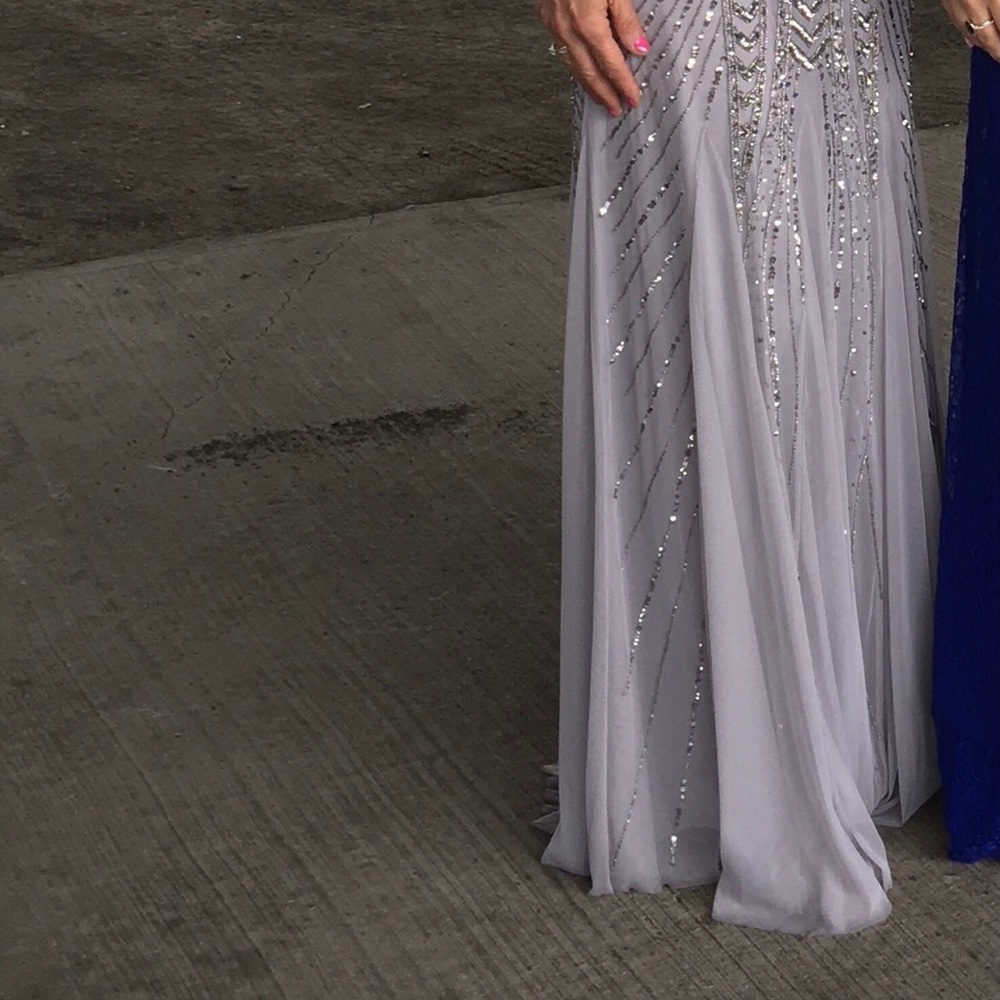 Evening Elegant long dress Très chic design Grey sequence with a flair bottom . - Picture 10 of 17